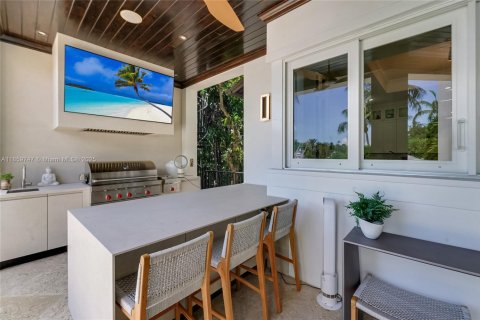 House in Coral Gables, Florida 6 bedrooms, 462.65 sq.m. № 1889417 - photo 15