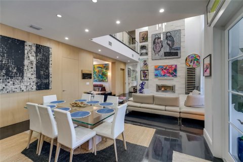 House in Coral Gables, Florida 6 bedrooms, 462.65 sq.m. № 1889417 - photo 28