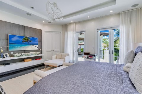House in Coral Gables, Florida 6 bedrooms, 462.65 sq.m. № 1889417 - photo 11