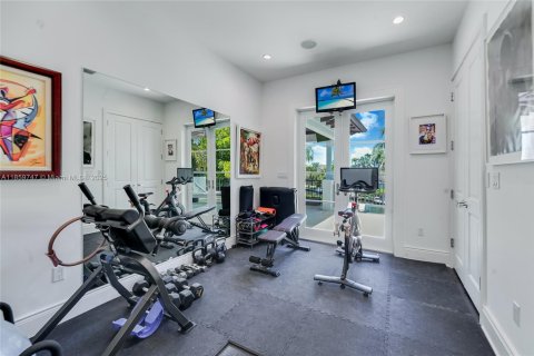 House in Coral Gables, Florida 6 bedrooms, 462.65 sq.m. № 1889417 - photo 27