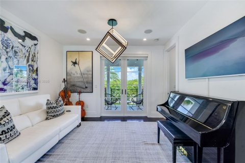 House in Coral Gables, Florida 6 bedrooms, 462.65 sq.m. № 1889417 - photo 26