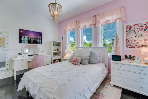House in Coral Gables, Florida 6 bedrooms, 462.65 sq.m. № 1889417 - photo 21