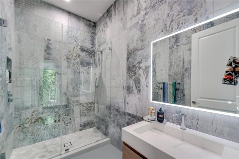 House in Coral Gables, Florida 6 bedrooms, 462.65 sq.m. № 1889417 - photo 18