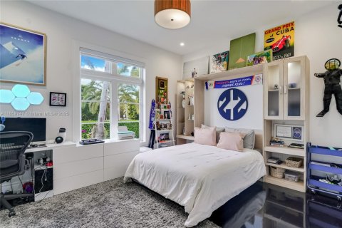 House in Coral Gables, Florida 6 bedrooms, 462.65 sq.m. № 1889417 - photo 19