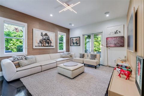 House in Coral Gables, Florida 6 bedrooms, 462.65 sq.m. № 1889417 - photo 10