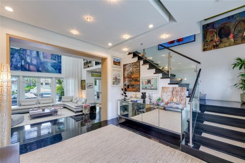 House in Coral Gables, Florida 6 bedrooms, 462.65 sq.m. № 1889417 - photo 4