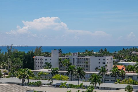 Condo in Hallandale Beach, Florida, 3 bedrooms  № 1890793 - photo 16