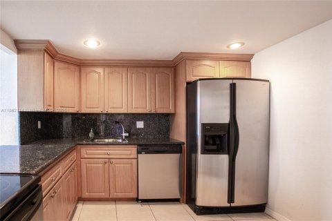 Condo in Hallandale Beach, Florida, 3 bedrooms  № 1890793 - photo 4