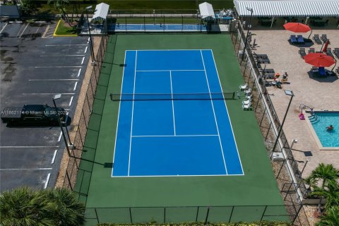 Condo in Hallandale Beach, Florida, 3 bedrooms  № 1890793 - photo 15