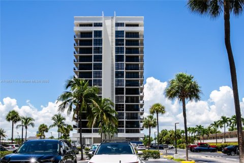 Condo in Hallandale Beach, Florida, 3 bedrooms  № 1890793 - photo 22
