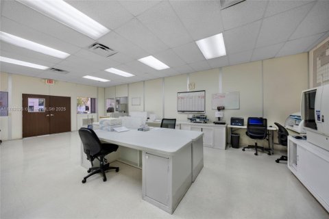 Купить коммерческую недвижимость в Дорал, Флорида № 1980625 - фото 15