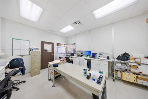 Купить коммерческую недвижимость в Дорал, Флорида № 1980625 - фото 6