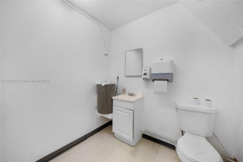 Купить коммерческую недвижимость в Дорал, Флорида № 1980625 - фото 18