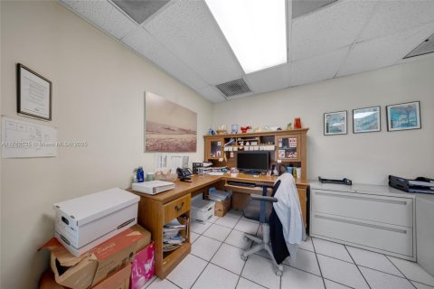 Купить коммерческую недвижимость в Дорал, Флорида № 1980625 - фото 22