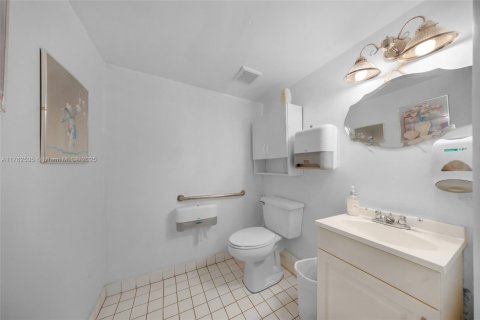 Купить коммерческую недвижимость в Дорал, Флорида № 1980625 - фото 24