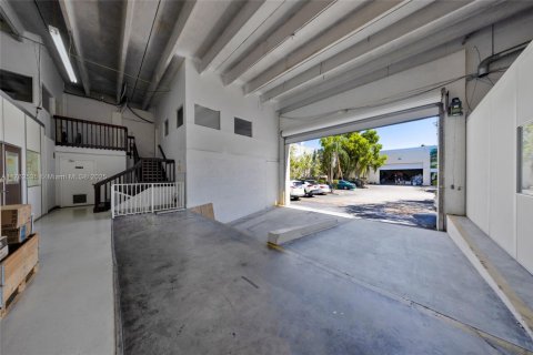 Купить коммерческую недвижимость в Дорал, Флорида № 1980625 - фото 4