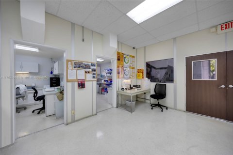 Купить коммерческую недвижимость в Дорал, Флорида № 1980625 - фото 17