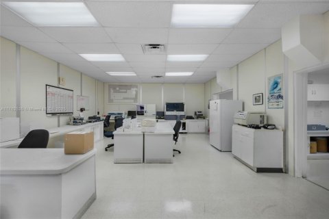 Купить коммерческую недвижимость в Дорал, Флорида № 1980625 - фото 13