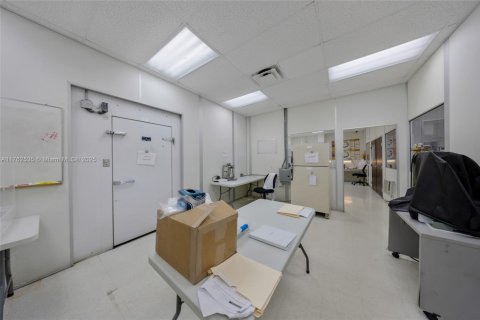 Купить коммерческую недвижимость в Дорал, Флорида № 1980625 - фото 10