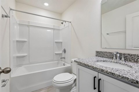 Townhouse in Lake Wales, Florida 3 bedrooms, 156.54 sq.m. № 2379411 - photo 14