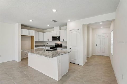 Townhouse in Lake Wales, Florida 3 bedrooms, 156.54 sq.m. № 2379411 - photo 2