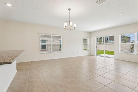 Townhouse in Lake Wales, Florida 3 bedrooms, 156.54 sq.m. № 2379411 - photo 8