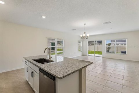 Townhouse in Lake Wales, Florida 3 bedrooms, 156.54 sq.m. № 2379411 - photo 5
