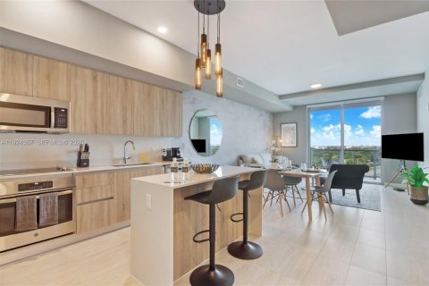 Condominio en venta en Miami, Florida, 1 dormitorio, 75.07 m2 № 1982822 - foto 2