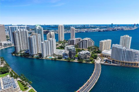 Купить кондоминиум в Майами, Флорида 3 спальни, 159.7м2, № 1921943 - фото 13