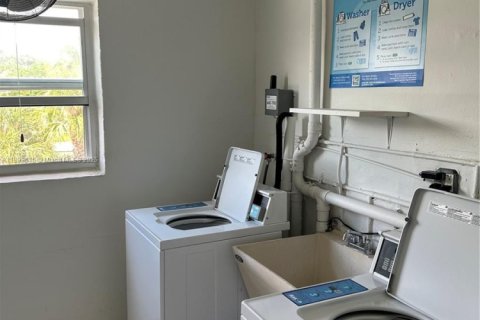 Condo in Hallandale Beach, Florida, 1 bedroom  № 1952697 - photo 20