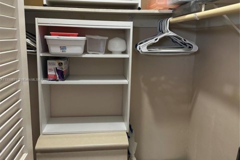 Condo in Hallandale Beach, Florida, 1 bedroom  № 1952697 - photo 19