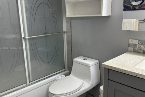 Condo in Hallandale Beach, Florida, 1 bedroom  № 1952697 - photo 17