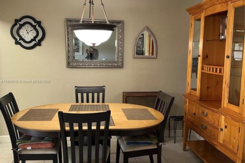 Condo in Hallandale Beach, Florida, 1 bedroom  № 1952697 - photo 10