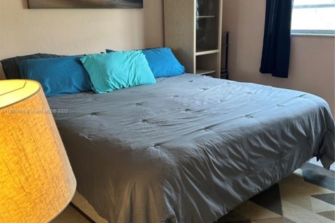 Condo in Hallandale Beach, Florida, 1 bedroom  № 1952697 - photo 14