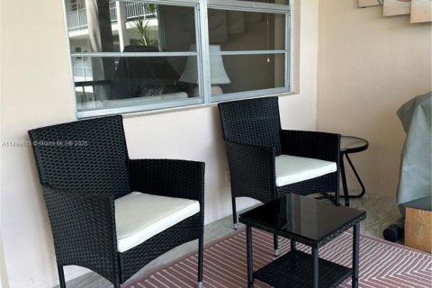 Condo in Hallandale Beach, Florida, 1 bedroom  № 1952697 - photo 6