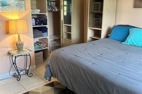 Condo in Hallandale Beach, Florida, 1 bedroom  № 1952697 - photo 13