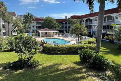 Condo in Hallandale Beach, Florida, 1 bedroom  № 1952697 - photo 3