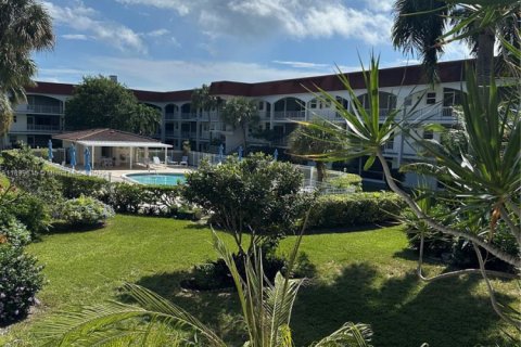 Condo in Hallandale Beach, Florida, 1 bedroom  № 1952697 - photo 4