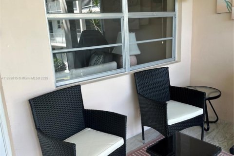 Condo in Hallandale Beach, Florida, 1 bedroom  № 1952697 - photo 5