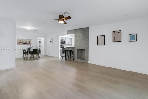 Снять в аренду виллу или дом в Дания-Бич, Флорида 3 спальни, 133.59м2, № 1953817 - фото 6