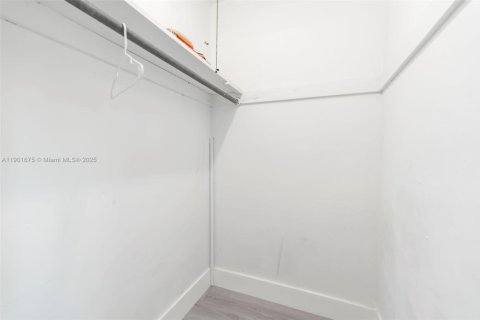 Снять в аренду виллу или дом в Дания-Бич, Флорида 3 спальни, 133.59м2, № 1953817 - фото 23