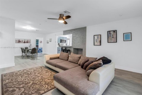 Снять в аренду виллу или дом в Дания-Бич, Флорида 3 спальни, 133.59м2, № 1953817 - фото 3