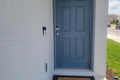 Villa ou maison à louer à Kissimmee, Floride: 3 chambres, 135.17 m2 № 2102339 - photo 4