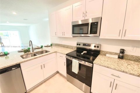 Villa ou maison à louer à Kissimmee, Floride: 3 chambres, 135.17 m2 № 2102339 - photo 9