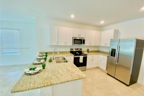 Villa ou maison à louer à Kissimmee, Floride: 3 chambres, 135.17 m2 № 2102339 - photo 8