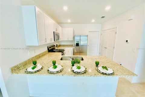 Villa ou maison à louer à Kissimmee, Floride: 3 chambres, 135.17 m2 № 2102339 - photo 7