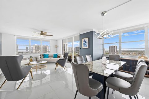 Condo in Aventura, Florida, 2 bedrooms № 2250840 - photo 2