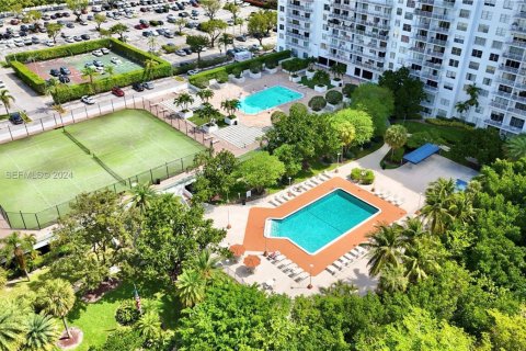 Condo in Aventura, Florida, 2 bedrooms № 2250840 - photo 19