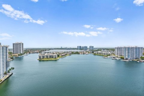 Condo in Aventura, Florida, 2 bedrooms № 2250840 - photo 13