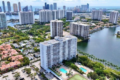 Condo in Aventura, Florida, 2 bedrooms № 2250840 - photo 17